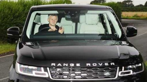 曼市小雨中的卡灵顿：桑切斯神情凝重，门萨复出在即