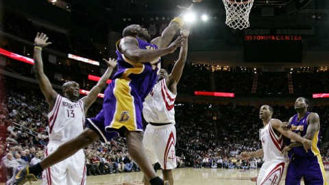 回顾科比休城封神之战：飞侠单骑破火箭演绎领袖真谛