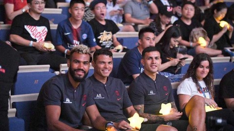 绿茵柔情点亮星空：巴黎圣日耳曼球星深圳与自闭症儿童共绘爱的画卷