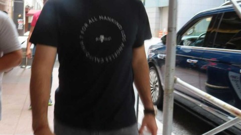 纽约街头型男变身！投手马丁-佩雷斯休闲装出街，酷黑造型难掩赛场锋芒