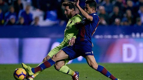 梅西戴帽引领巴萨客场狂胜莱万特，红蓝军团用华丽进攻点亮瓦伦西亚之夜