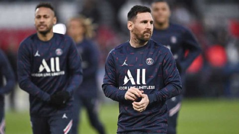 梅西法甲夺冠成就生涯第三十九座冠军奖杯