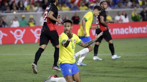 热身赛巴西爆冷负秘鲁，内马尔替补无功，维尼修斯首秀黯淡