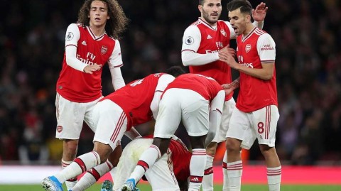 枪手防线两度送礼，奥巴梅扬救主酋长球场憾平水晶宫