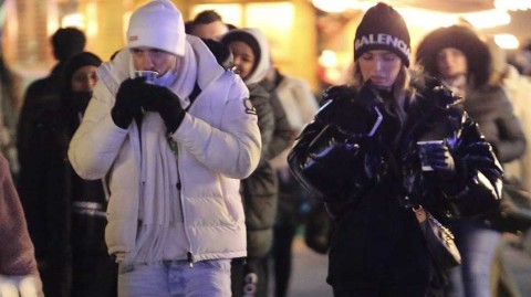 格里利什与女友甜蜜同游冬季乐园破分手传言