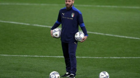 罗马之魂再披蓝衣战袍 德罗西以教练新身份播种意大利足球未来