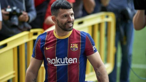 巴萨新援阿圭罗训练中右腿肌腱重伤，预计缺席十周