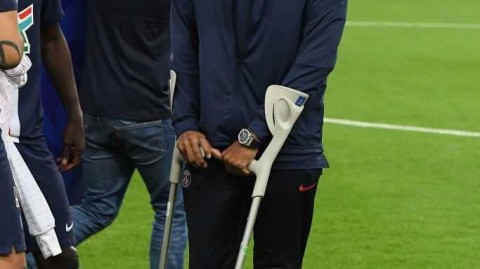 法兰西之殇：姆巴佩脚踝重伤瞬间，巴黎欧冠梦想蒙上阴影