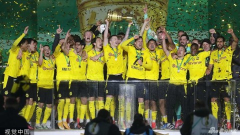 德国杯封王夜：哈兰德桑乔双星闪耀，多特蒙德4-1大胜莱比锡加冕冠军