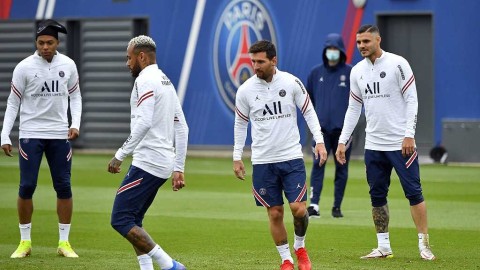 巴黎圣日耳曼训练备战新赛季 梅西内马尔姆巴佩历史性同框