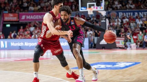 拜仁与特莱克姆波恩的篮球激战瞬间