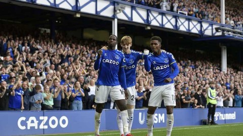 古迪逊公园的及时雨：埃弗顿完胜诺维奇，止住联赛颓势