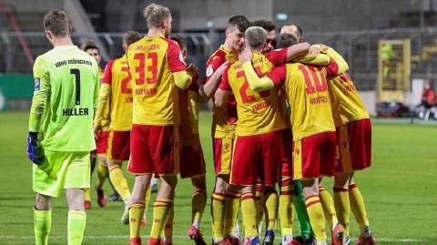 绿森林之夜：德国杯的冷雨与热泪