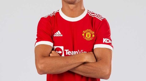 游子归家定格瞬间：C罗重披红魔战袍，新号码悬而未决的里斯本之夜