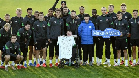 绿茵战士全力冲刺：爱尔兰国家队世界杯预选赛前最后一练