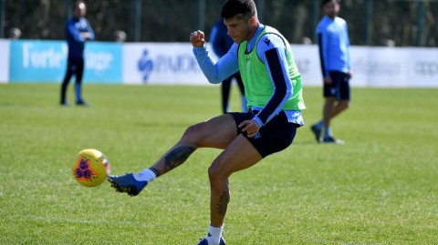 蓝鹰冲顶忆峥嵘：回溯拉齐奥意甲高光赛季的备战时刻