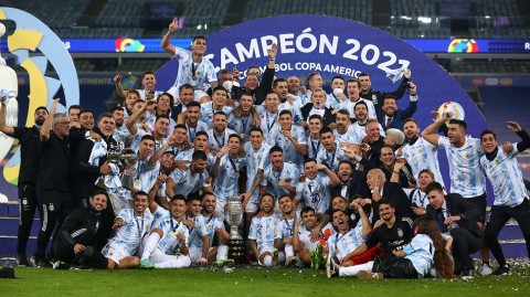 美洲杯决赛：天使降临马拉卡纳，阿根廷1-0巴西雪耻登顶