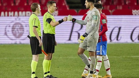 新卡梅内斯的疯狂之夜：格拉纳达补时绝杀，瓦伦西亚在红牌与混乱中沉沦