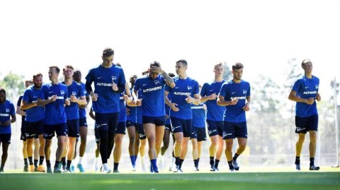 柏林赫塔备战新赛季，全员集结展现团队精神