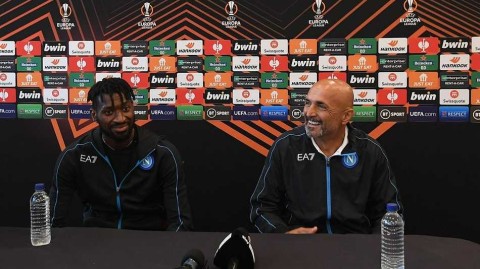 斯帕莱蒂挂帅出征：那不勒斯誓师英伦，欧联杯小组赛首战一触即发