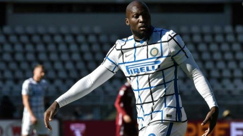 斯坦福桥终于迎回他们的“小魔兽”：卢卡库的蓝军回家之旅