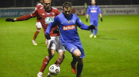 法国杯激战：业余队鏖战法甲劲旅 零比零背后的足球传奇