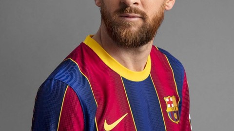 致敬梦始黄金年代 巴萨众星身披新赛季战袍演绎红蓝荣耀