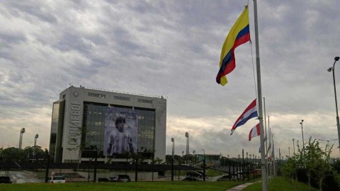 卢克的告别：南美足联总部高悬的永恒旗帜