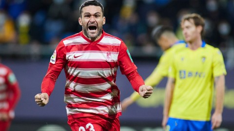 西甲绿茵场上的黄昏传奇：三十九岁锋刃出鞘书写历史平局