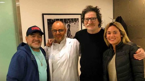 绿茵场的忘年恋终局：女足球星奥利瓦与球王马拉多纳正式告别