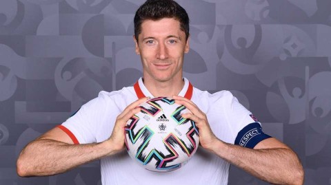 波兰国家队欧洲杯官方写真：定格白鹰军团的荣耀与梦想