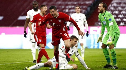 拜仁慕尼黑主场4比1大胜霍芬海姆，莱万传射基米希两场四助