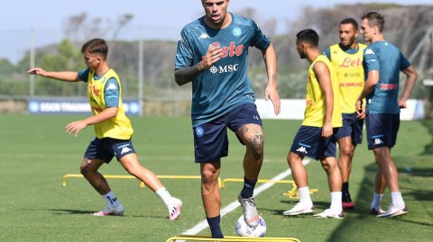 蓝衫军起航：那不勒斯备战新赛季，加图索的野望与奥斯梅恩的初啼