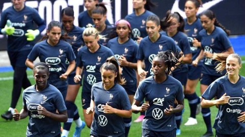 法兰西玫瑰静待绽放 聚焦法国女足斯特拉斯堡备战