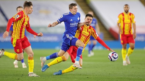 蓝狐狂舞：王权球场的那一夜，瓦尔迪与他的伙伴们如何撕裂英超保级队