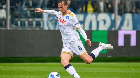 巴黎圣日耳曼官宣西班牙中场法比安·鲁伊斯加盟