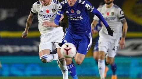 埃兰路球场的进球盛宴瓦尔迪传射蓝狐大胜青年军