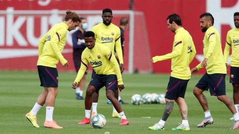 巴萨铁军重启：诺坎普的召唤与西甲复赛前的最后冲刺