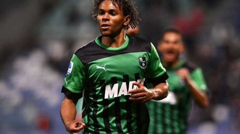 绿茵战报：萨索洛主场险胜克雷莫内塞的激情之夜