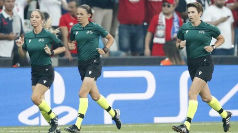 法国裁判弗拉帕尔领衔全女性团队，创造欧洲男足决赛历史新篇章