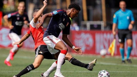 夏夜荷甲的序曲：费耶诺德与特温特在德奎普的沉默对话