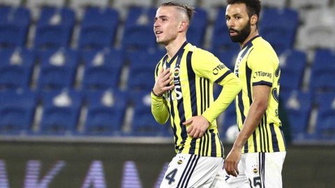 土超德比烈火焚城 费内巴切客场掀翻伊斯坦布尔