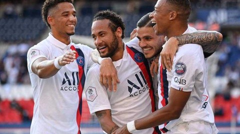 巴黎练兵场上的华丽乐章：七球大胜奏响欧冠冲锋号