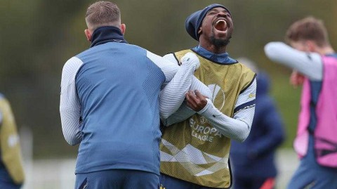 白百合远征前夕：镜头下的热刺欧联杯备战日记