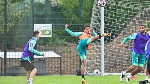 德甲生死战前：云达不来梅的最后一练，悲壮与希望交织