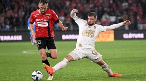 法甲激战：雷恩主场力克布雷斯特，绿茵场上演进球盛宴