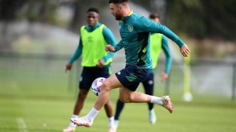 绿茵场上的战前序曲爱尔兰军团欧国联前夕的拼搏瞬间