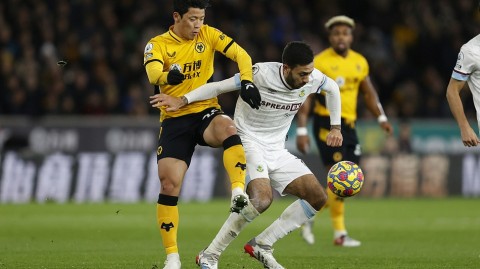 莫利纽克斯的沉闷一夜：狼队与伯恩利互交白卷，镜头下的激烈博弈