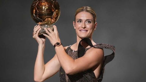 璀璨之夜普特拉斯蝉联女足金球荣耀