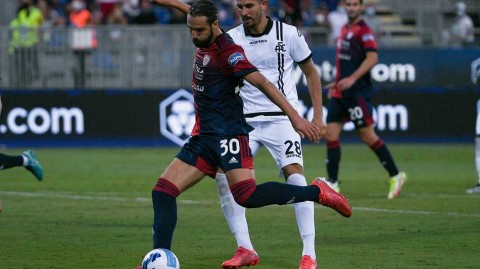 撒丁岛的四分钟奇迹 若昂·佩德罗力挽狂澜 卡利亚里战平斯佩齐亚